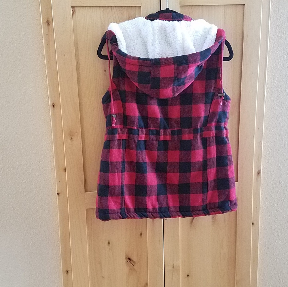 CLOTHING - Picture 2 of 6